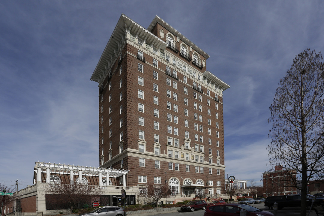 Battery Park Senior Apartments in Asheville, NC - Foto de edificio