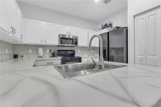 3529 NW 29th Pl in Oakland Park, FL - Building Photo - Building Photo