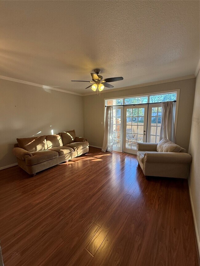 2425 Underwood St in Houston, TX - Foto de edificio - Building Photo