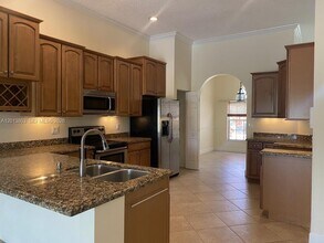 18430 NW 11th St in Pembroke Pines, FL - Building Photo - Building Photo