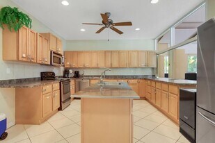 646 Snug Harbor Dr, Unit 646 Snug Harbor Drive in Boynton Beach, FL - Building Photo