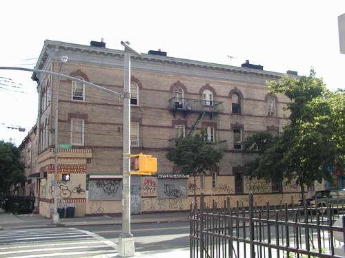 435 Menahan St in Brooklyn, NY - Building Photo