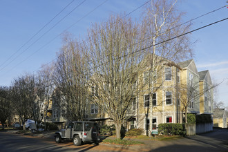 Lair Hill Park Apartments in Portland, OR - Building Photo - Building Photo