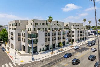 Rae on Sunset in Los Angeles, CA - Building Photo - Building Photo