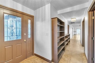 2457 Swan Ln in Las Vegas, NV - Building Photo - Building Photo