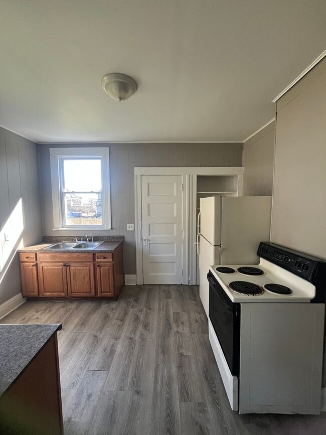 142-144-144 Bowman St in Rochester, NY - Building Photo - Building Photo