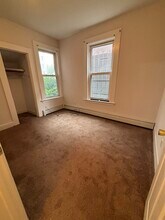 101 Bristol St, Unit SecondFloor in New Haven, CT - Foto de edificio - Building Photo