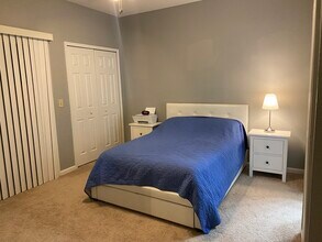 10000 Gate Pky N in Jacksonville, FL - Foto de edificio - Building Photo