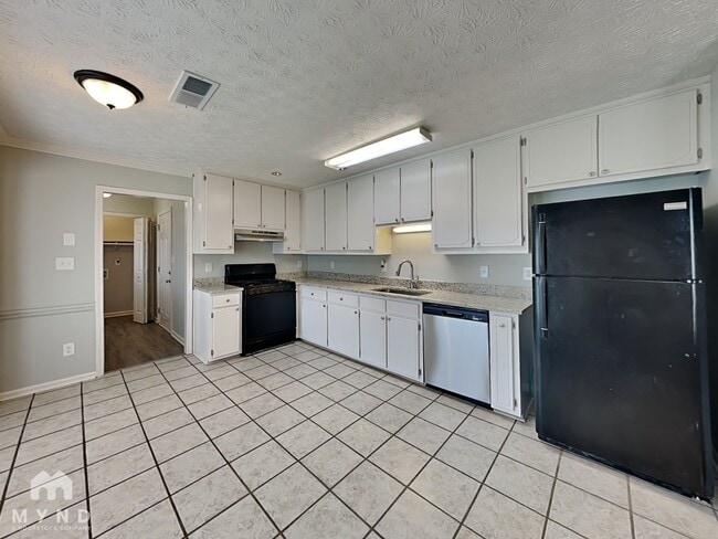 1409 Hwy 81 in Mcdonough, GA - Foto de edificio - Building Photo