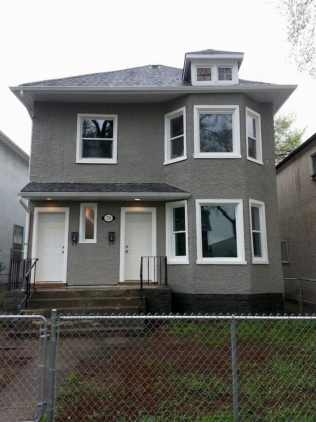 property at 576-576 College Ave