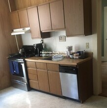 22 Grand View Ave, Unit 2T in Somerville, MA - Foto de edificio - Building Photo