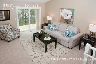 895 Wescott Square in St. Paul, MN - Building Photo - Building Photo