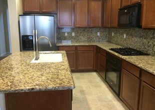 1804 New Riders St in Bakersfield, CA - Building Photo - Building Photo