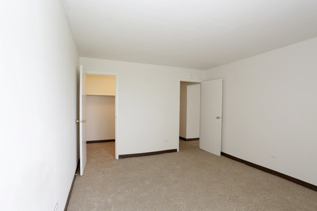 Carriage Creek Apartments in Richton Park, IL - Building Photo - Interior Photo