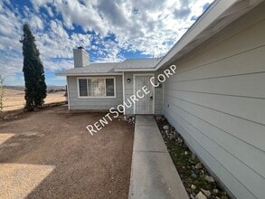 841 Chateau Way in Barstow, CA - Building Photo - Building Photo
