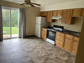 6870 Reynolds Mill Rd in Seven Valleys, PA - Building Photo