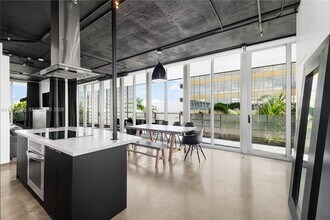 1700 Meridian Ave in Miami Beach, FL - Building Photo - Building Photo