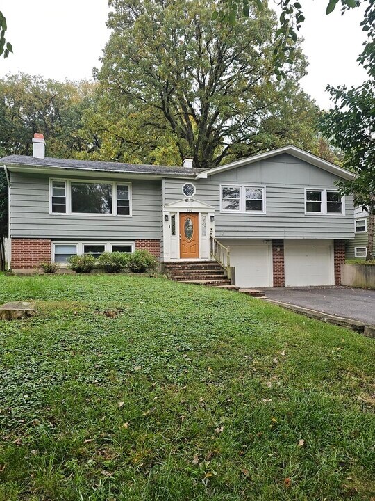 600 Hawthorne Ln in Carpentersville, IL - Foto de edificio