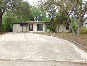 203 Haverford Dr in San Antonio, TX - Building Photo - Building Photo