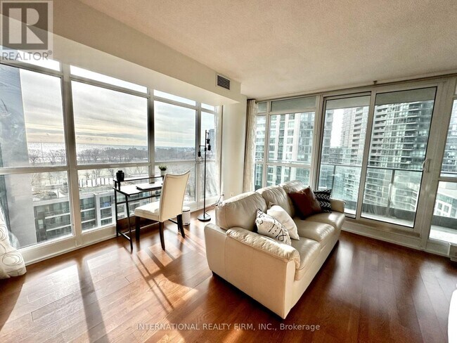209-1209 Fort York Blvd in Toronto, ON - Building Photo - Building Photo