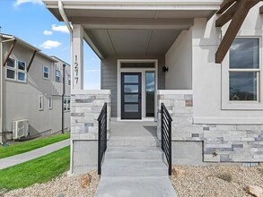 1277 E Echelon Rdg Ln in Boise, ID - Foto de edificio - Building Photo