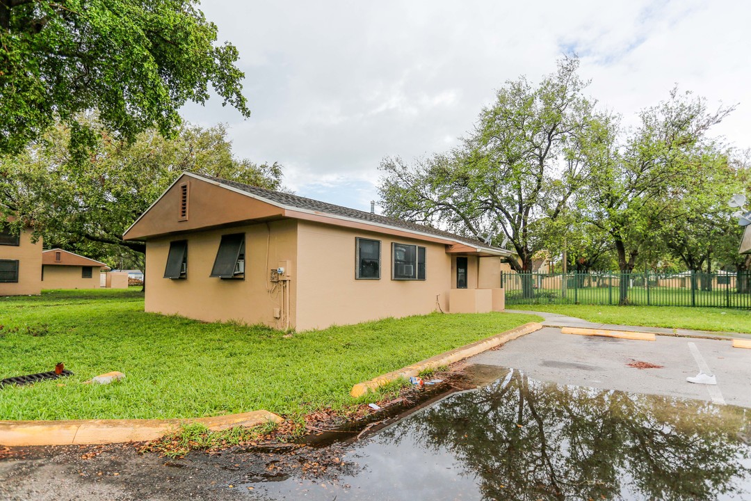 Venetian Gardens in Opa Locka, FL - Building Photo