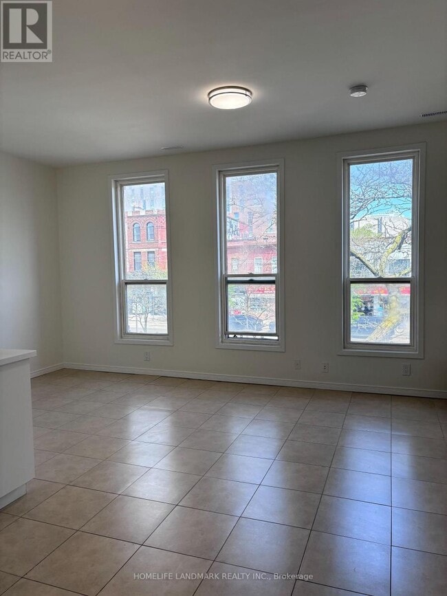 property at 440 Spadina Ave.