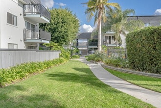 Fairhaven in Santa Ana, CA - Building Photo - Building Photo