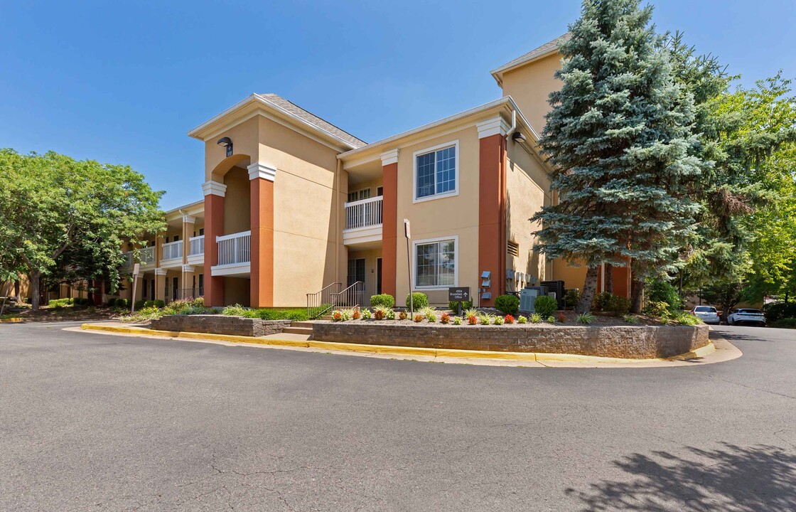 Extended Stay America in Chantilly, VA - Building Photo