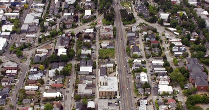 3833 Aurora Ave N in Seattle, WA - Building Photo - Building Photo