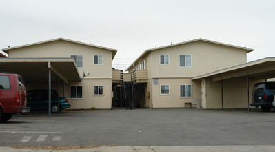 1134 Parkside St in Salinas, CA - Foto de edificio - Building Photo