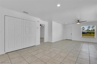 2414 55th Terrace SW in Naples, FL - Foto de edificio - Building Photo