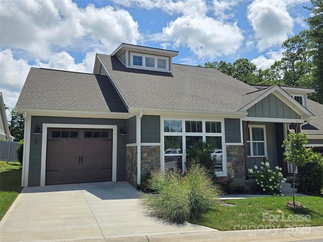 property at 5 Heartleaf Cir