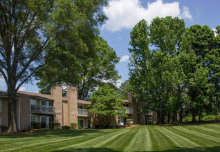 Chimneys Apartments in Charlotte, NC - Foto de edificio - Building Photo