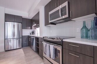 906 Beacon St, Unit 507 in Boston, MA - Building Photo - Building Photo