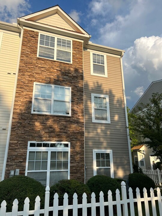 11721 Coppergate Dr in Raleigh, NC - Foto de edificio