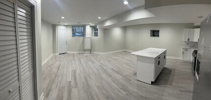 2933 W Lexington St, Unit One: Spacious 2-Bedr in Chicago, IL - Building Photo - Building Photo