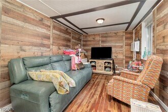 102 3rd St in Ft. Myers, FL - Foto de edificio - Building Photo