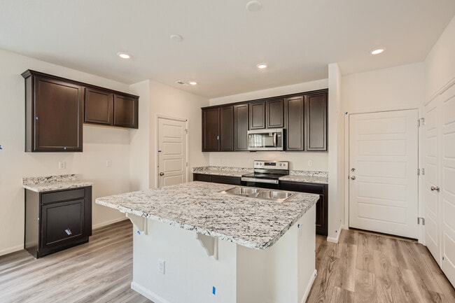 17911 E 103rd Ave in Commerce City, CO - Foto de edificio - Building Photo