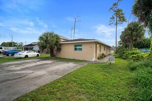 5537-5539 Tenth Ave in Ft. Myers, FL - Building Photo