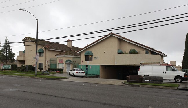Anaheim Villas Apartments in Anaheim, CA - Foto de edificio - Building Photo