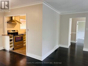 2749 Truscott Dr in Mississauga, ON - Building Photo - Building Photo