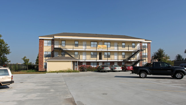 Graduate Apartments in Baton Rouge, LA - Building Photo - Building Photo