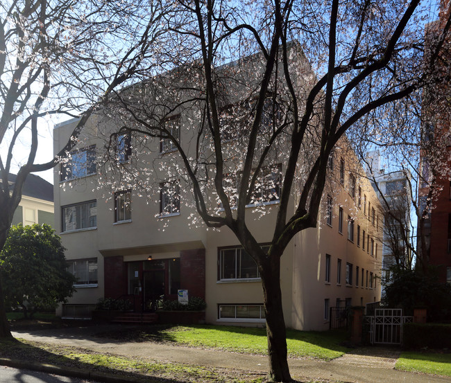 1956 Haro St in Vancouver, BC - Building Photo - Building Photo