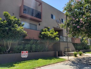 Aria Apartment Homes in Canoga Park, CA - Building Photo - Building Photo