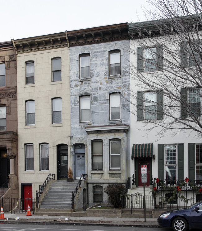 1821 Spring Garden St in Philadelphia, PA - Foto de edificio - Building Photo