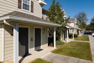 Bradley Pointe in Savannah, GA - Building Photo - Building Photo