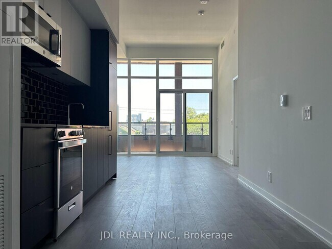 285 Dufferin St in Toronto, ON - Building Photo - Building Photo