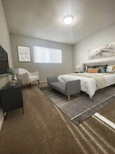 Burbank Village in Burbank, CA - Foto de edificio - Building Photo