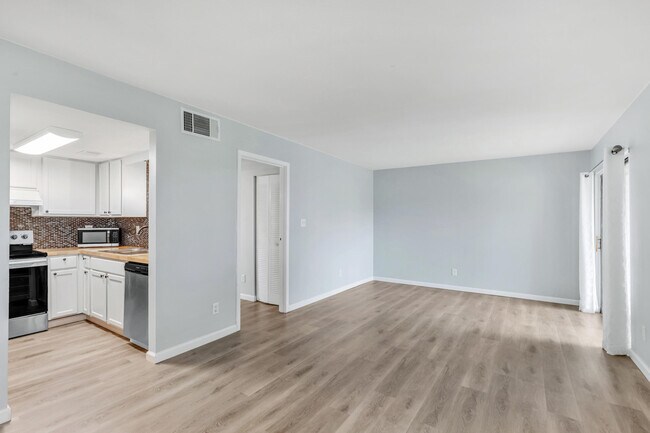 101 Old Ferry Rd in Shalimar, FL - Building Photo - Building Photo